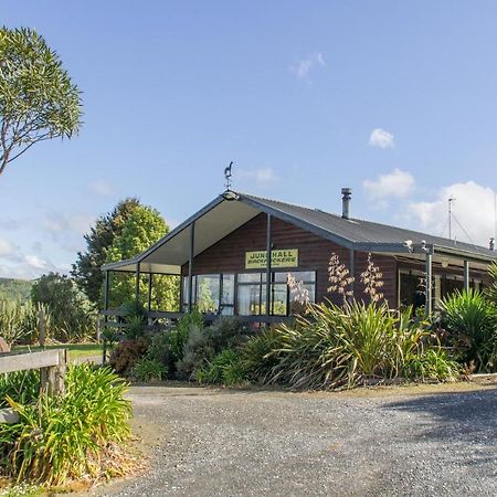 Junohall Backpackers Cuevas de Waitomo Exterior foto